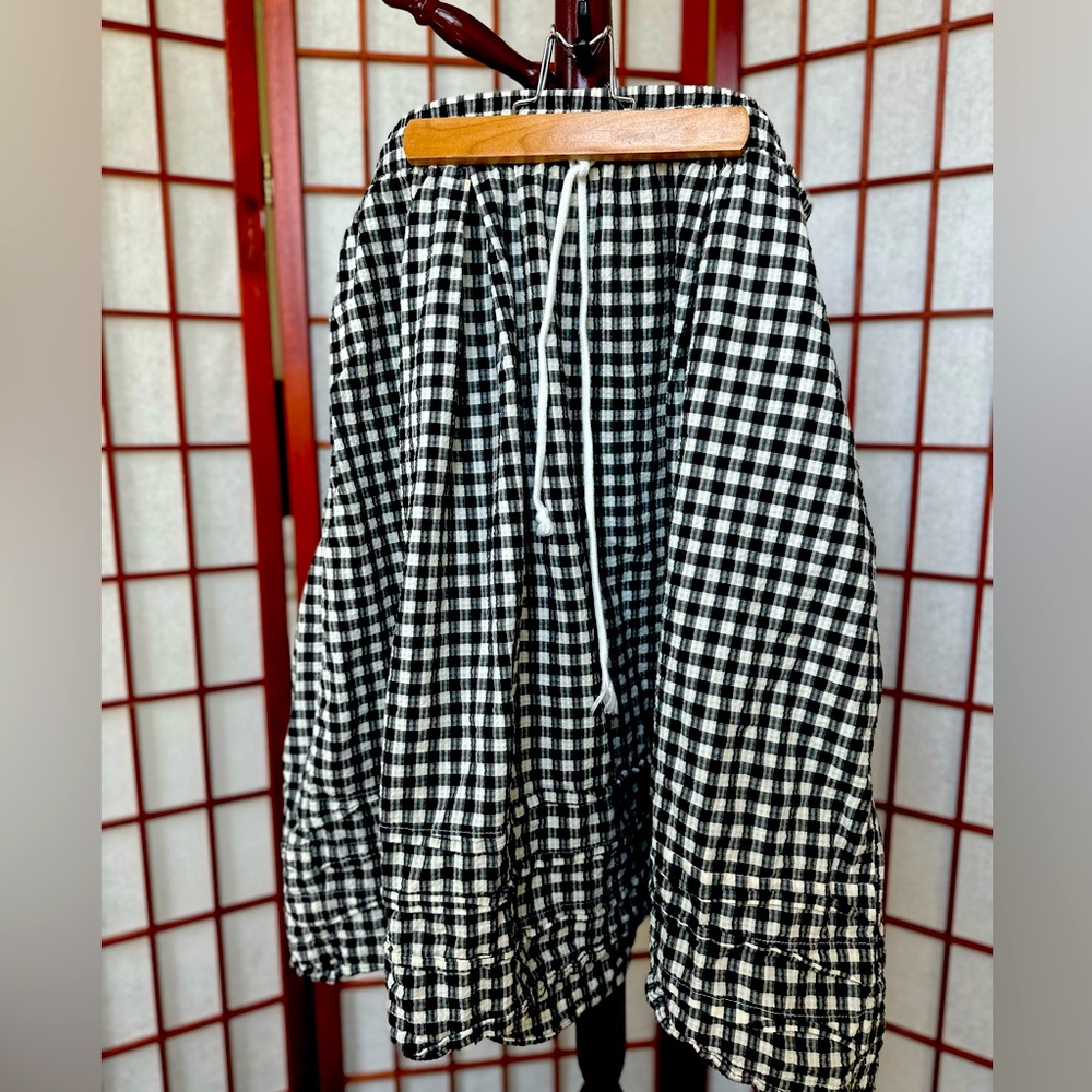 Black and white Skirt with pockets